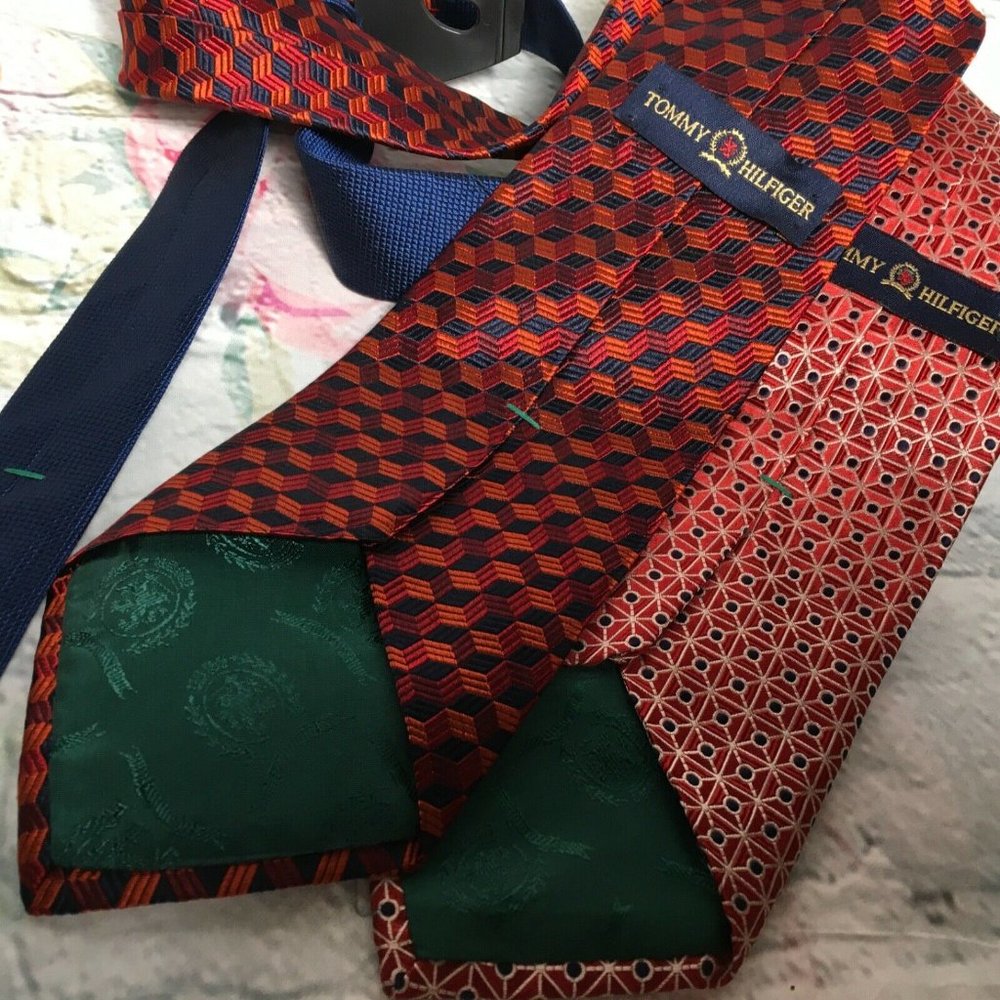 Tommy Hilfiger Mens Red Blue Green two tone silk C